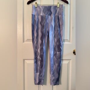 SWEATY BETTY Everyday ALL DAY Size 8 Leggings Purple Vintage Wave Print 7/8